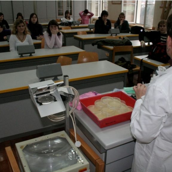 Navodilo za laboratorijsko delo, marec 2011, foto Nejc Švent
