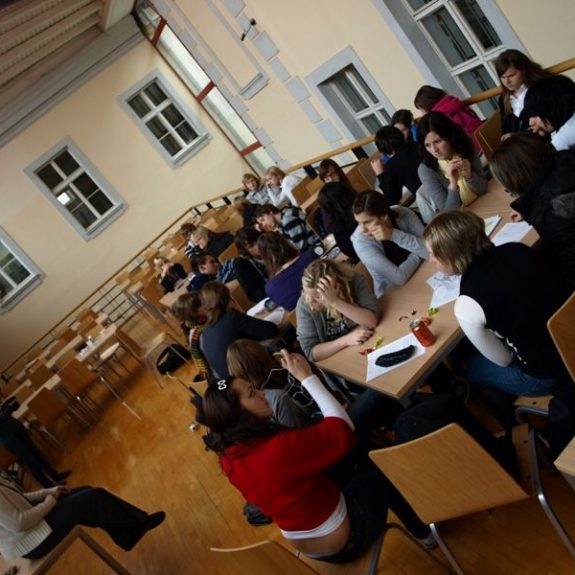 Razdelili smo se v dve skupini in pričeli z delom
