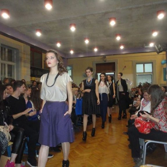 Gimnazijke na modni pisti, foto: Natalija Petakovič