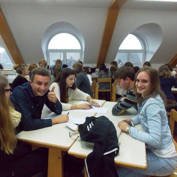 Živahna diskusija o filmu v mešanih skpina