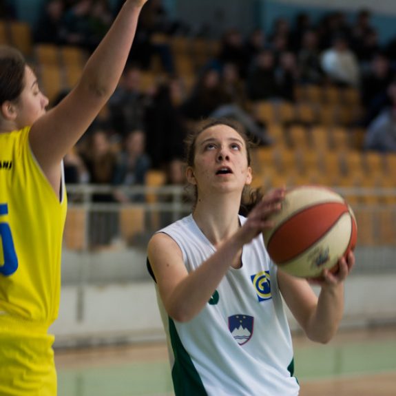 Katja v prodoru