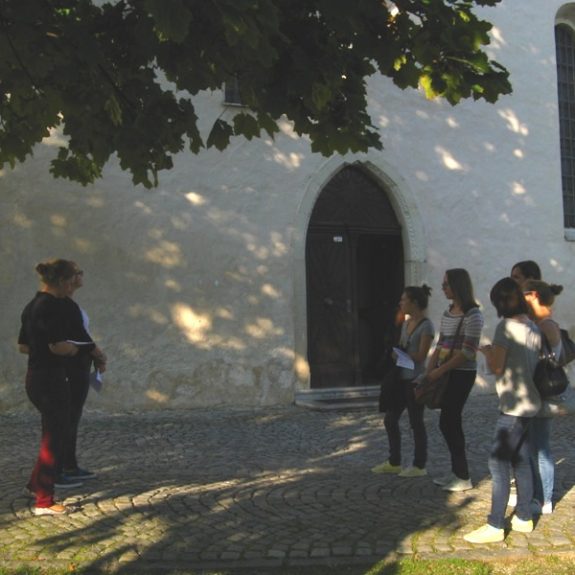 Razlaga ob kapiteljski cerkvi