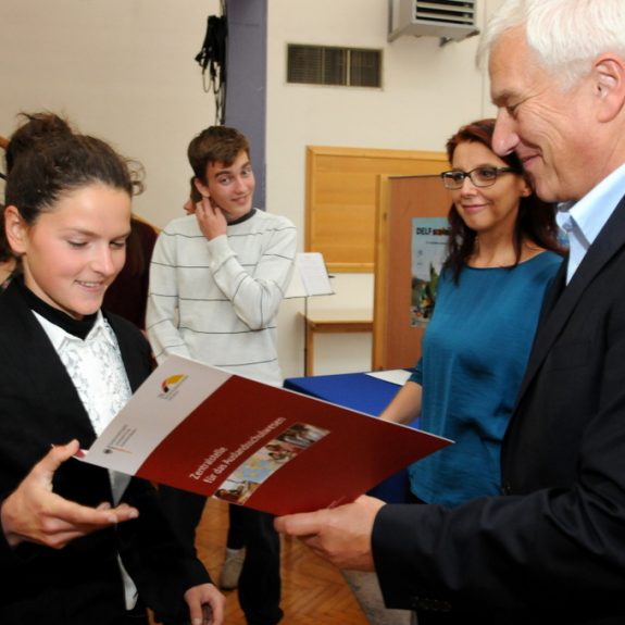 Pia Bedene prejema diplomo DSD 1