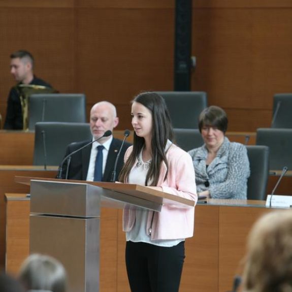 Satin Papež v Državnem zboru predstavi svoj esej, foto: Barbara Žejavac