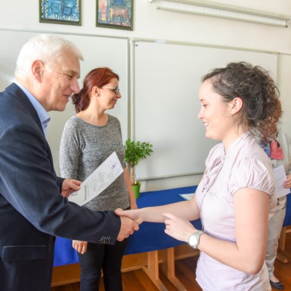 Tjaša Žagar prejema diplomo