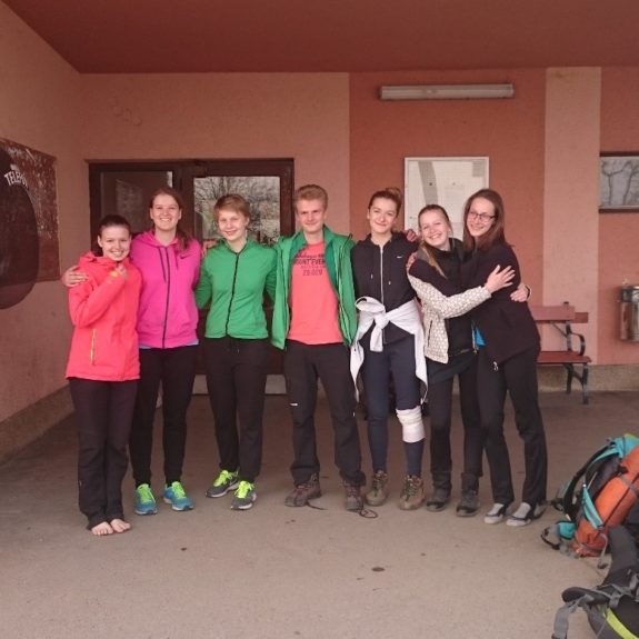 Gremo MEPI, manjka Laura (že na poti na maturantski ples)