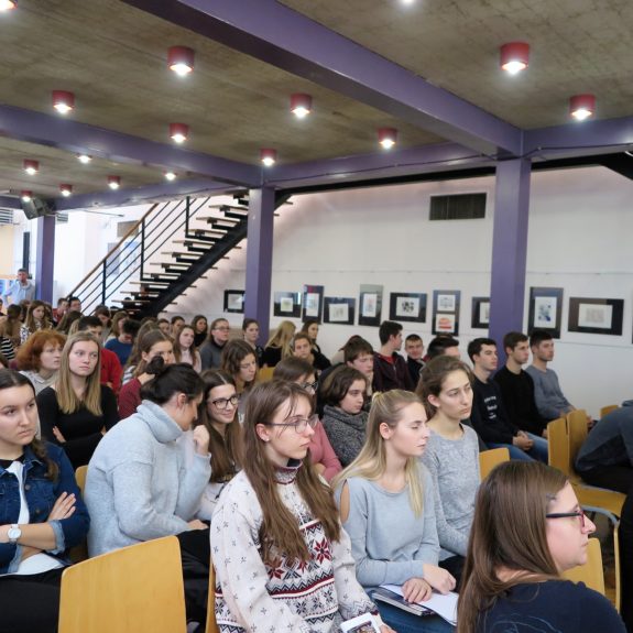 Dijaki na dogodku, foto: N. Arnuš