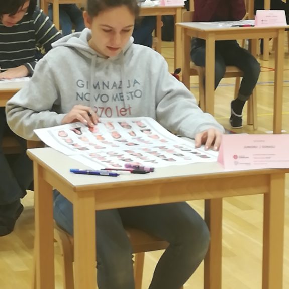 Anja na tekmovalnem prostoru pri disciplini  Imena in priimki,  foto: Branka Klemenčič