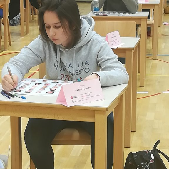 Eva na tekmovalnem prostoru pri disciplini  Imena in priimki,  foto: Branka Klemenčič