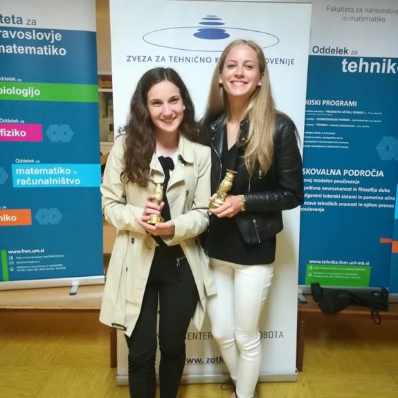 Nastja Medle in Laura Medved - dobitnici zlatega priznanja ZOTKS 2018, foto: Branka Klemenčič
