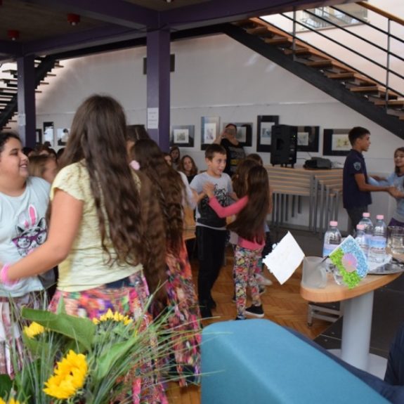 Otroci v ritmu romske glasbe, foto: Jana Prijatelj