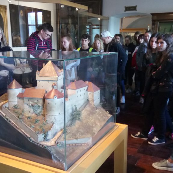 Dijaki po poteh Agatine preizkušnje, foto: Suzana Krvavica