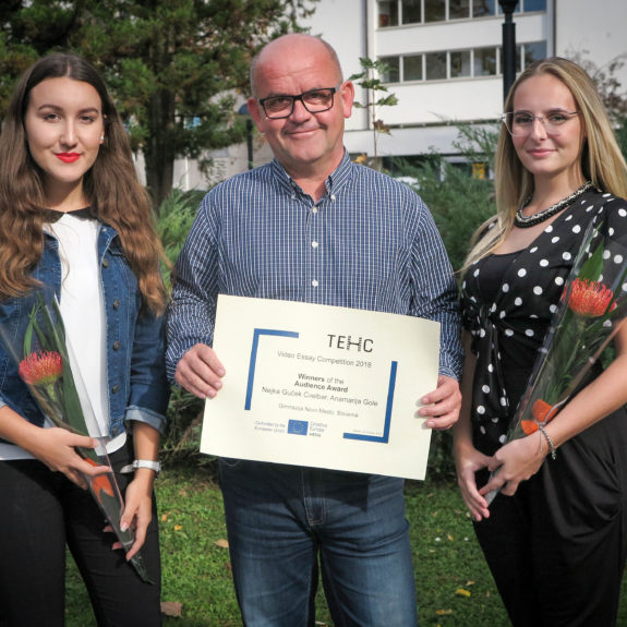 Anamarija Gole in Neja Guček z mentorjem Matjažem Štihom