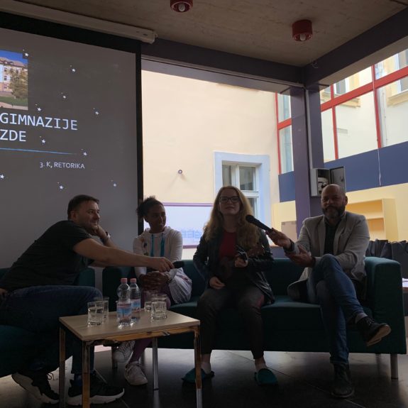 Okrogla miza Iz novomeške gimnazije med zvezde z gosti Ireno Yebuah Tiran, Sašem Đukićem in Tomažem Koncilijo, foto: Mojca Smuk 
