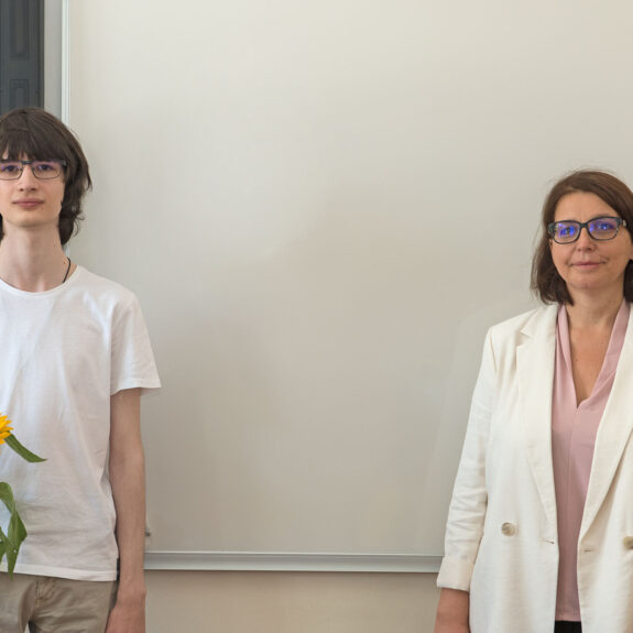 Diamantni maturant Luka Hadl z ravnateljico Mojco Lukšič, foto: Miha Hadl