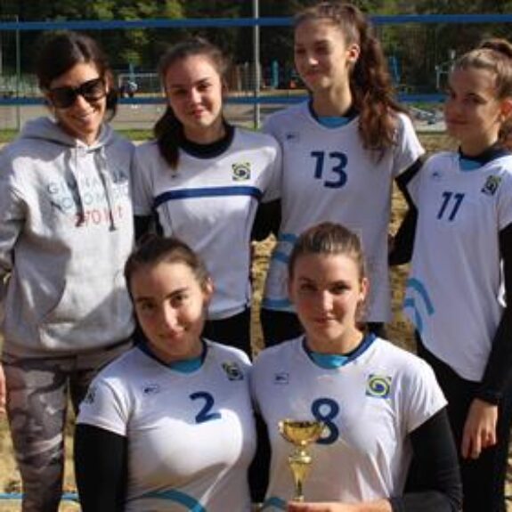 Dekleta z mentorico, foto: Zavod za šport NM