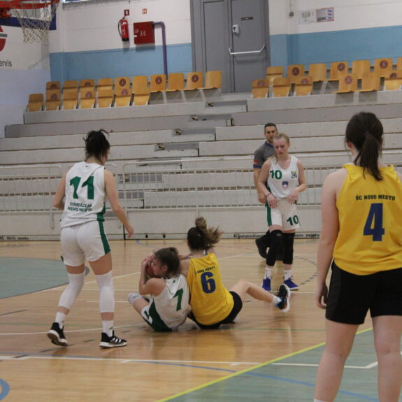 Mala v borbi za žogo, foto: Arne Bilbija, 1K 