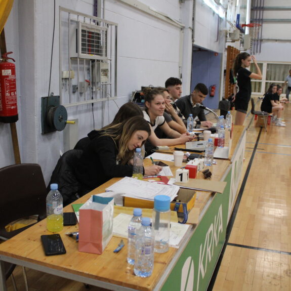 Miza, foto: Arne Bilbija, 1K 