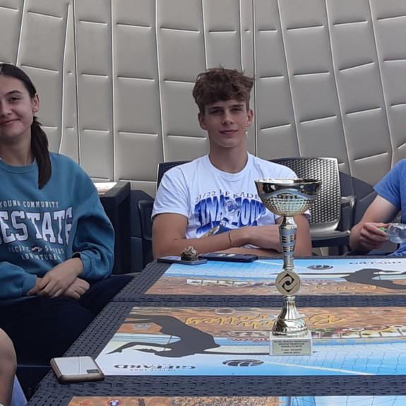 S pokalom na zmagovalni pijači, foto: Janja Bučar, Ivan Maričič