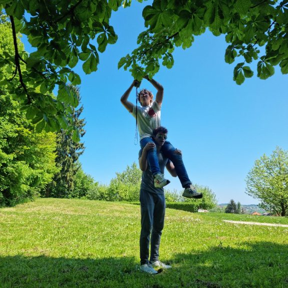 Timsko delo med biološko delavnico, foto: Tanja Gačnik
