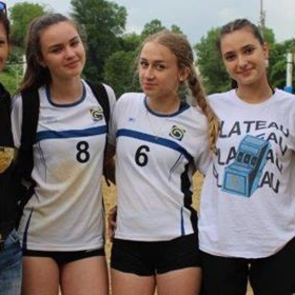 Ekipa odbojkašic s profesorico, foto: Zavod za šport Novo mesto