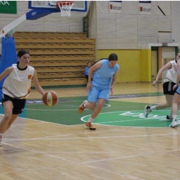 Med tekmo, foto: Zavod Novo mesto