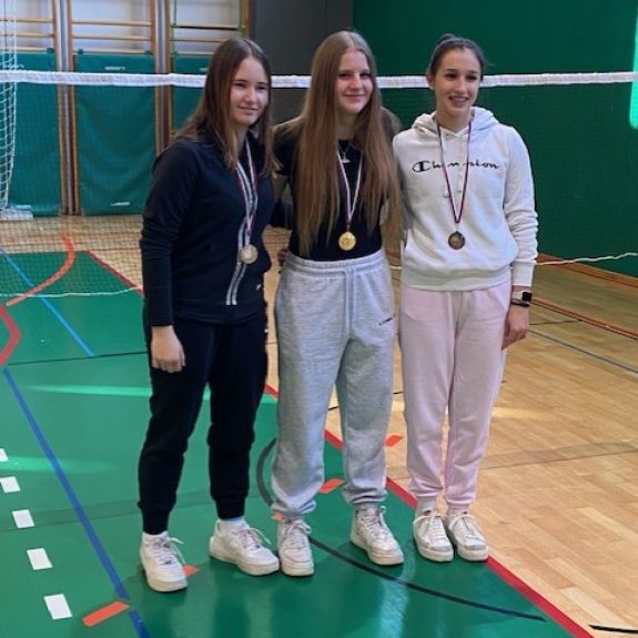 Lana druga in Kristina tretja pri kategoriziranih tekmovalkah, foto: Saša Lavrič