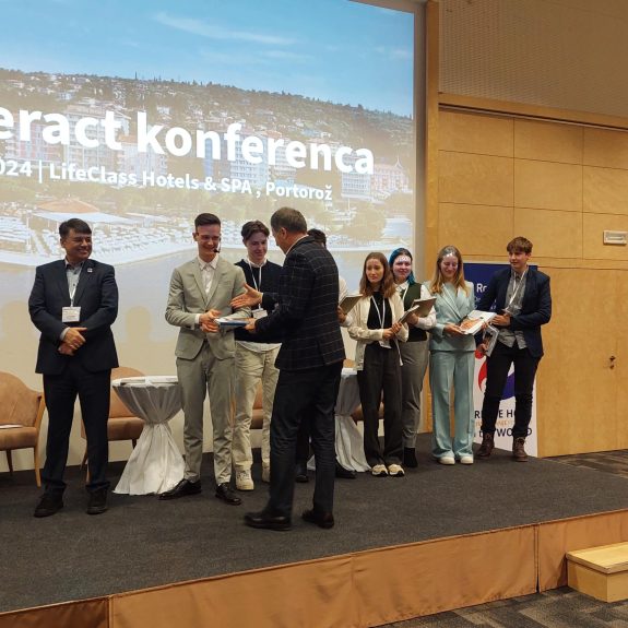 Podelitev priznanj predsednikom, foto: Brina Sarajlič Vranc in Suzana Krvavica