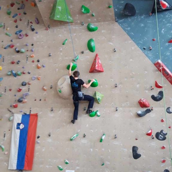 Oskar Luzar v spodnjem delu smeri, foto: Jernej Cimperman