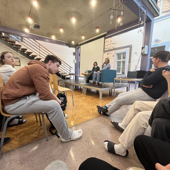 Okrogla miza z Urošem Macerlom, foto: Oskar Luzar