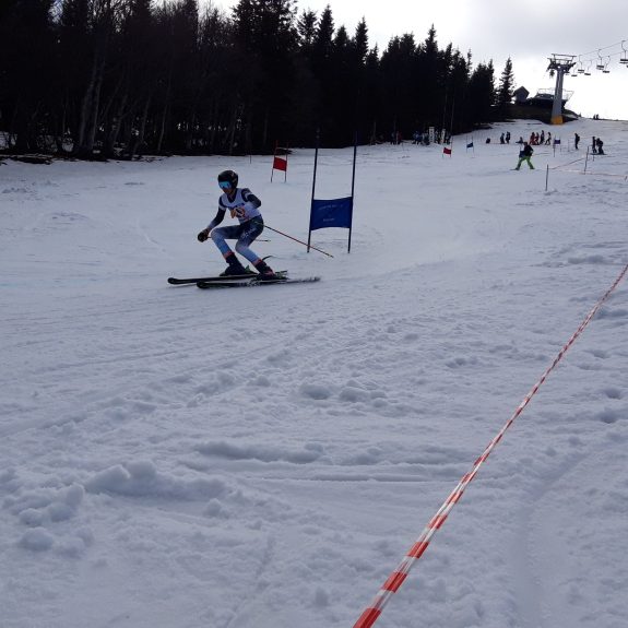 Max Mirtič v desnem zavoju, foto: Jernej Cimperman