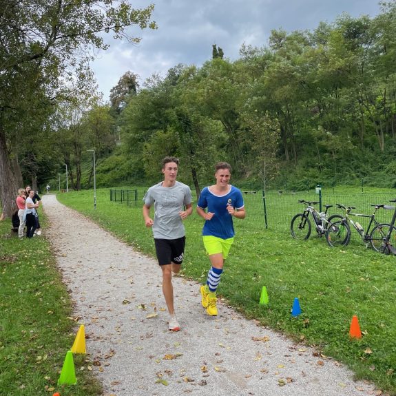Gašper in Tilen iz 3š pred ciljem, foto: Breda Vovko in Janja Bučar