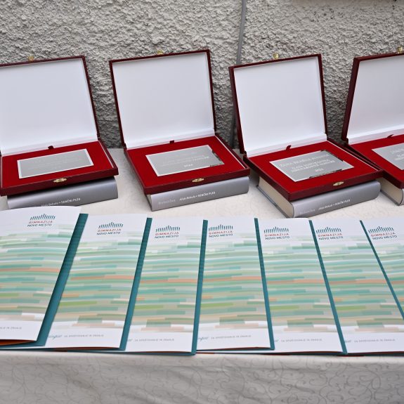 Mape in plakete, foto: Foto Asja