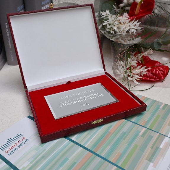 Plaketa Nuše Kocuvan, foto: Foto Asja