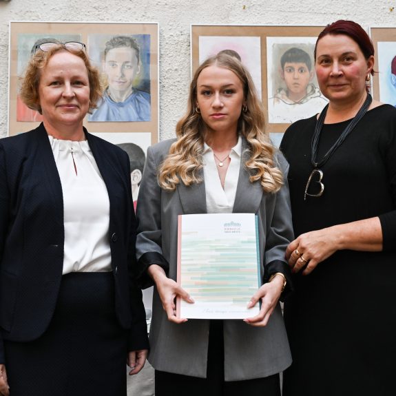 Diplomo prejme Nuša Kocuvan, foto: Foto Asja