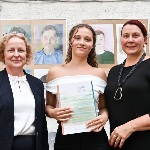 Diplomo prejme Jerca Pavlin, foto: Foto Asja