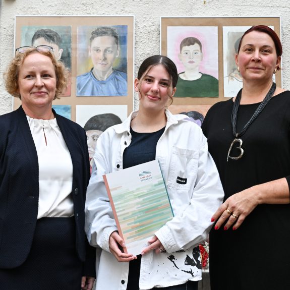 Diplomo prejme Čila Radakovič, foto: Foto Asja