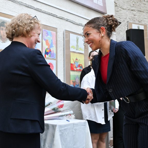 Diplomo prejme Aša Akoshia Slapnik, foto: Foto Asja