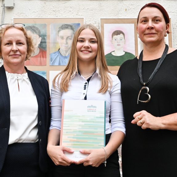 Diplomo prejme Pija Vavtar, foto: Foto Asja