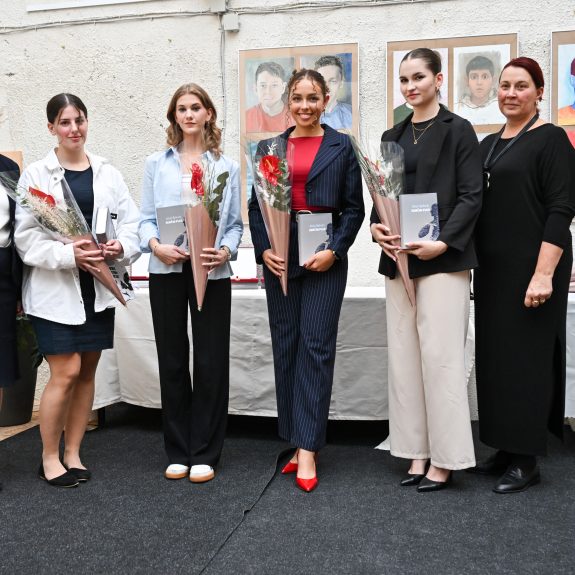 Zlate maturantke, foto: Foto Asja