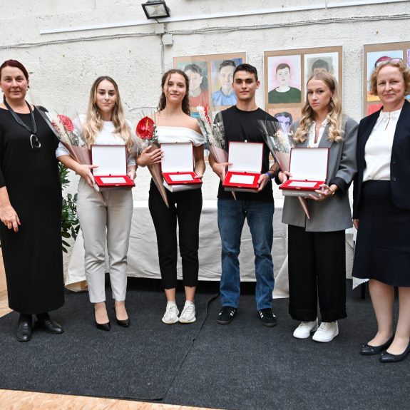 Zlati maturanti s plaketami, foto: Foto Asja