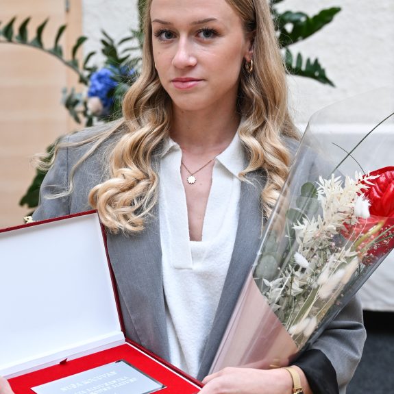 Zlata maturantka Nuša Kocuvan, foto: Foto Asja