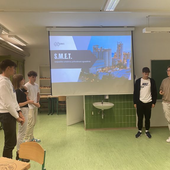 Dijaki Gimnazije Novo mesto na ZUIP 2024, foto: Mojca Rangus in Janez Gorenc