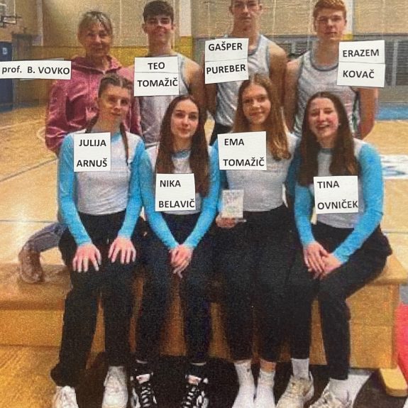 Akrobati z mentorico, foto: Breda Vovko