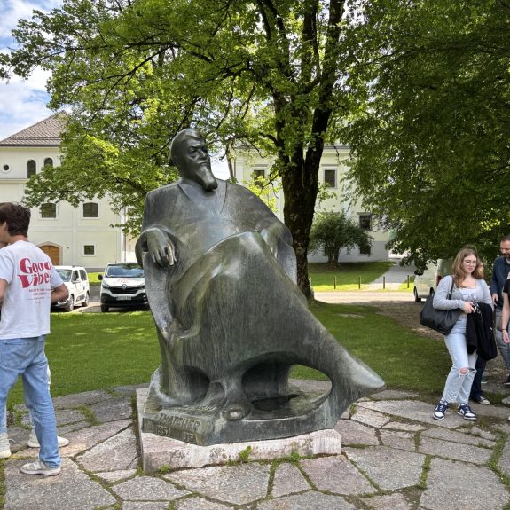 Savinškov kip Ivana Tavčarja, foto: Suzana Krvavica