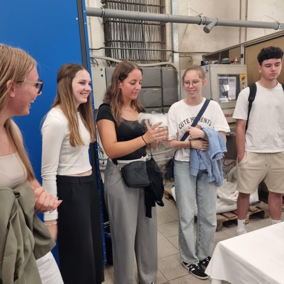 Poskusi s tekočim dušikom, foto: Tanja Gačnik