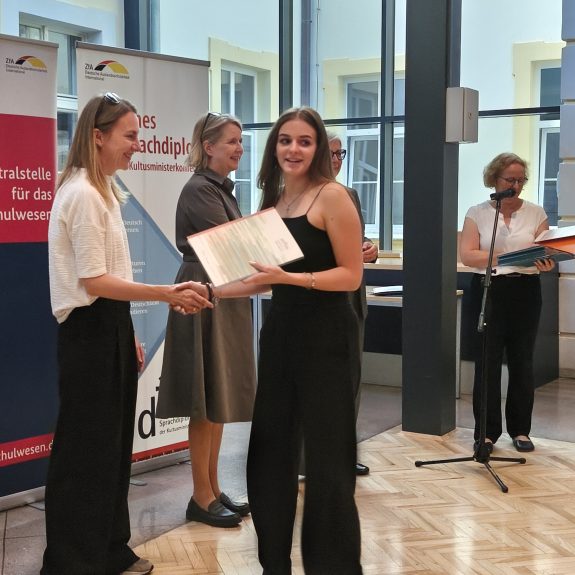 Prejemnica jezikovne diplome, foto: Anja Hozner Vovko