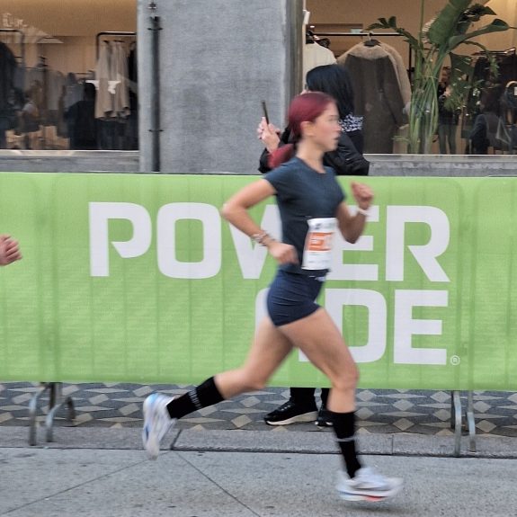 Dijakinje na Ljubljanskem maratonu, foto: Sandi Kostić