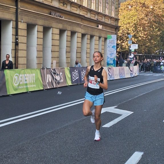 Dijakinje na Ljubljanskem maratonu, foto: Sandi Kostić