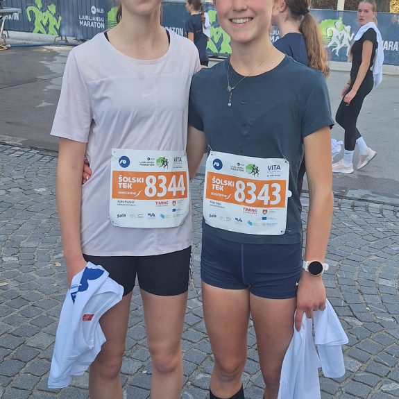 Dijakinje na Ljubljanskem maratonu, foto: Sandi Kostić
